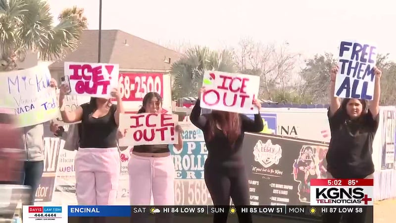 Estudiantes de la preparatoria United South protestan contra ICE