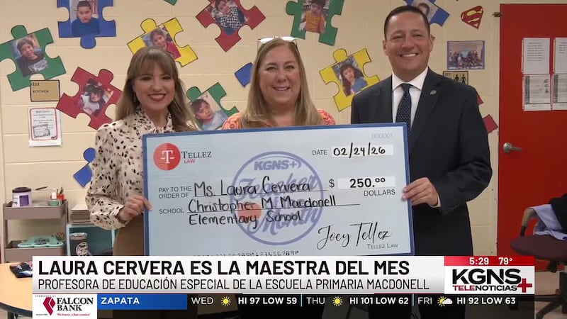 Laura Cervera es elegida como Maestra del Mes