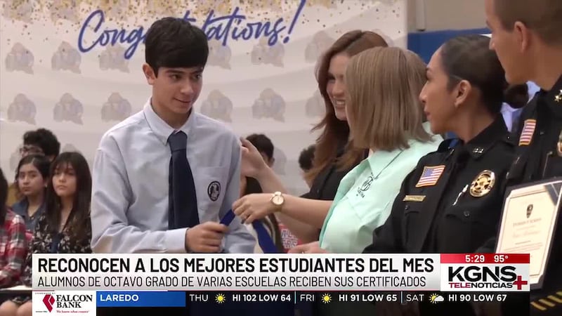 Reconocen a los mejores estudiantes de octavo grado de Laredo