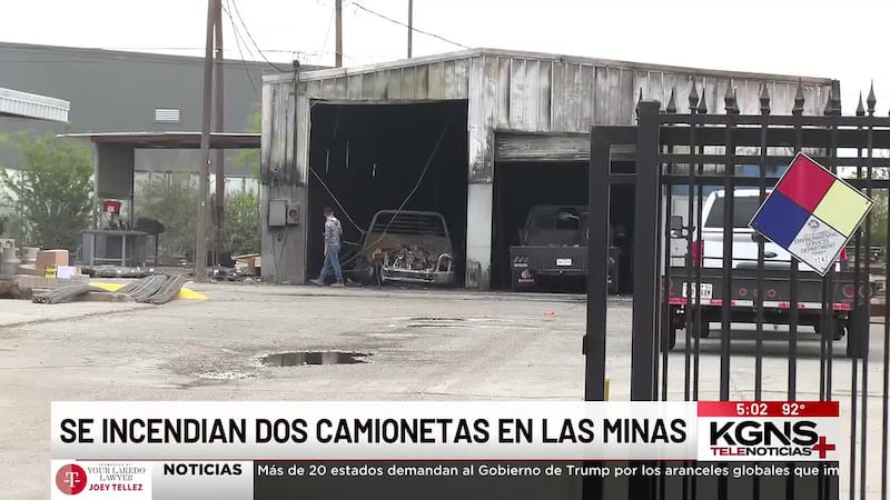 Se incendian dos camionetas en Las Minas