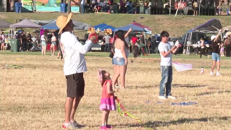 Disfrutan Laredenses del “Kite Festival”