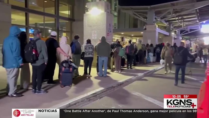 Laredenses enfrentan retrasos de vuelos ante cierre parcial del gobierno y condiciones climáticas