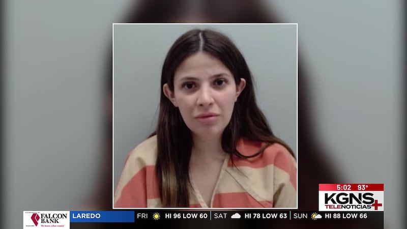 Mujer es arrestada por presuntamente abandonar a menores