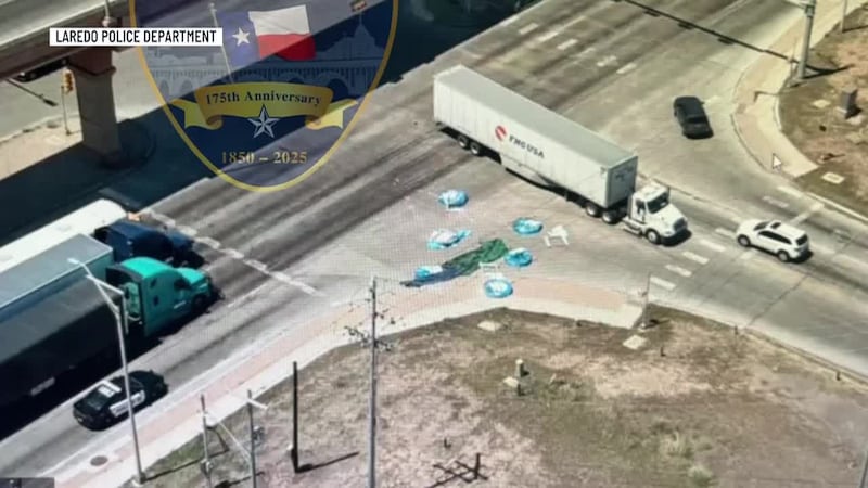 Steel falls from tractor-trailer, blocks Laredo roadway