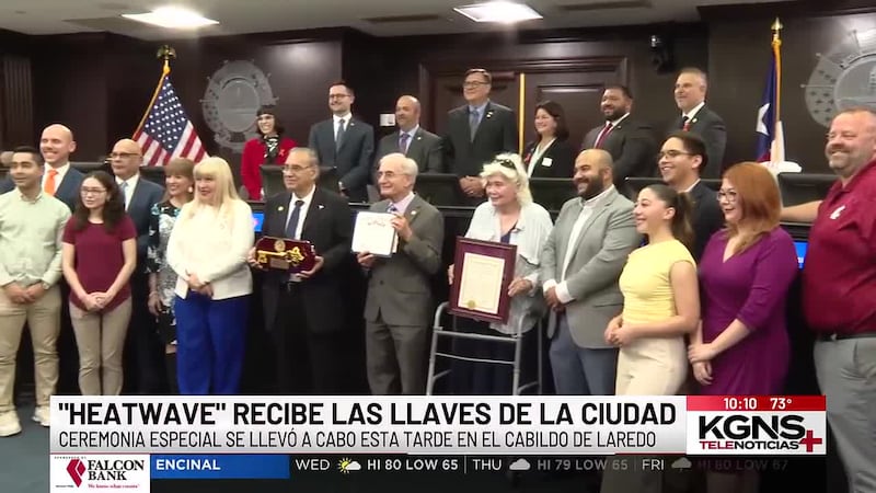 Laredo honra a “Heatwave” con llaves de la ciudad por 40 años como meteorólogo