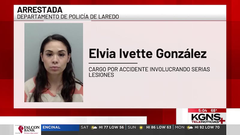 Arrestan a mujer tras chocar con una motocicleta y darse a la fuga