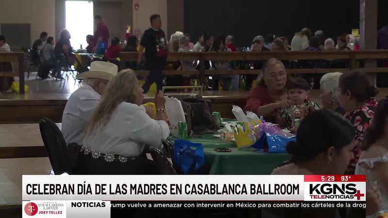 Celebran el Día de las Madres en salón de baile Casablanca