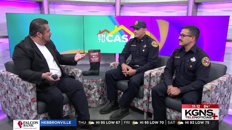 Bomberos de Laredo realizan campaña "Fill the Boot"