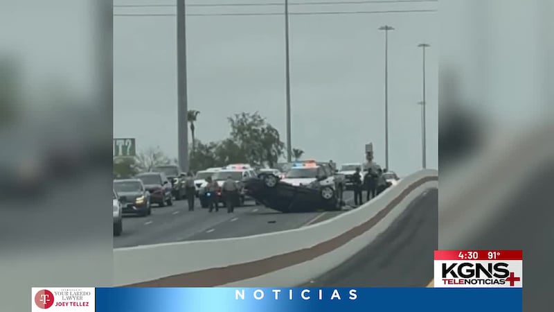 Arrestan a hombre tras volcadura en carretera I-35