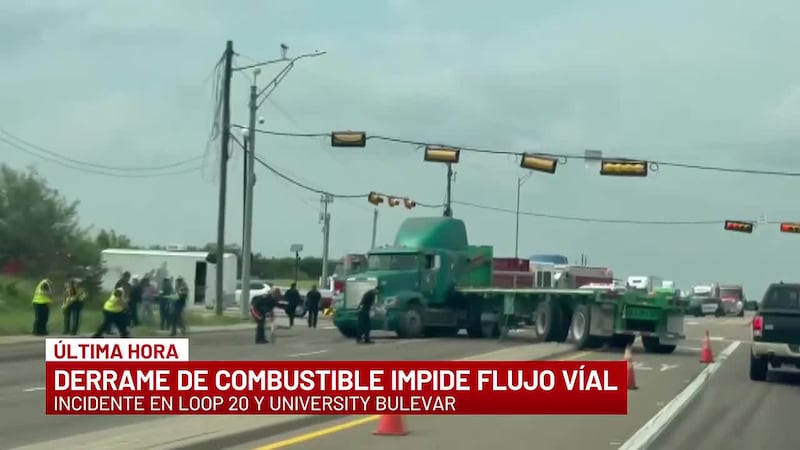 Cierran carriles en Loop 20 por derrame de combustible
