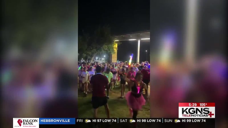 Más de 700 Laredenses participan en carrera nocturna “Glow Run”