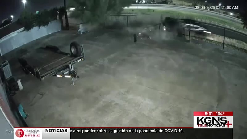 Tres heridos tras fuerte choque contra un árbol en el centro de Laredo