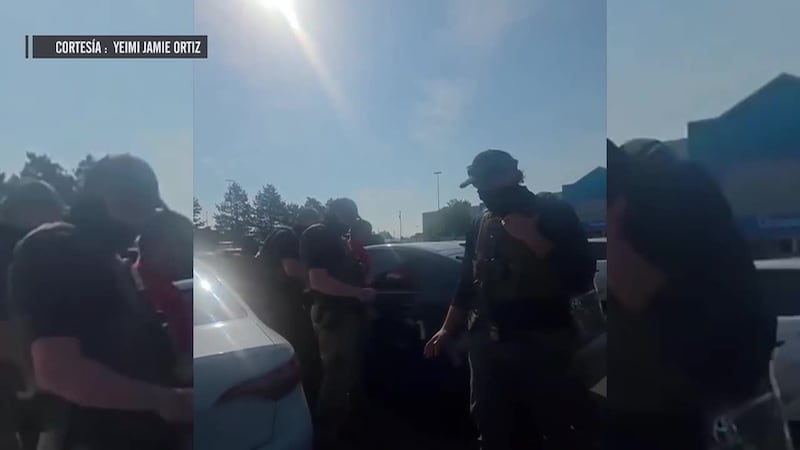 Autoridades migratorias continúan realizando operativos en distintas partes del país, mientras...