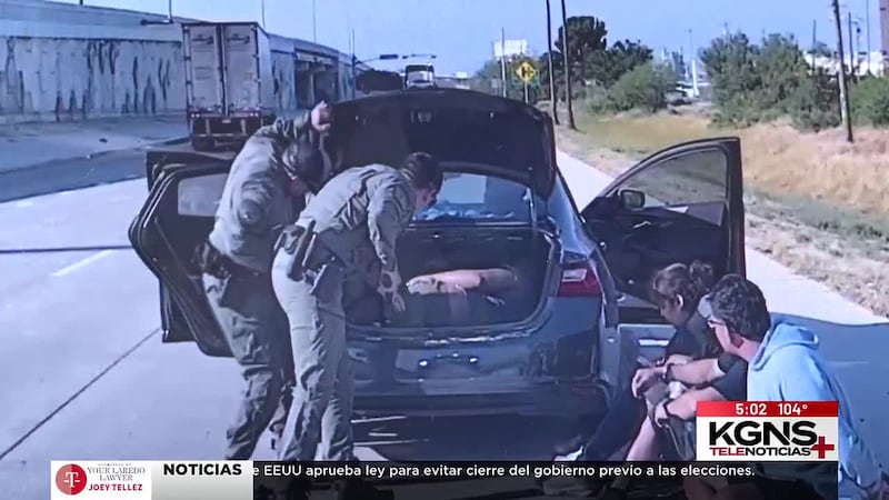 Rescatan a inmigrantes escondidos en cajuela durante parada de tráfico sobre I-35