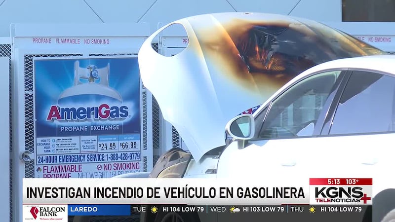 Investigan incendio de vehículo en gasolinera al norte de Laredo
