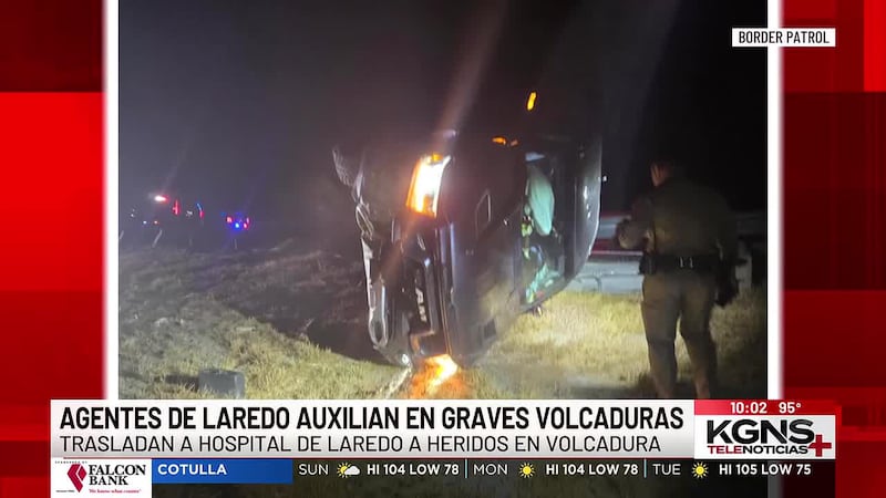 Agentes de la Patrulla Fronteriza de Laredo auxilian a víctimas de volcaduras
