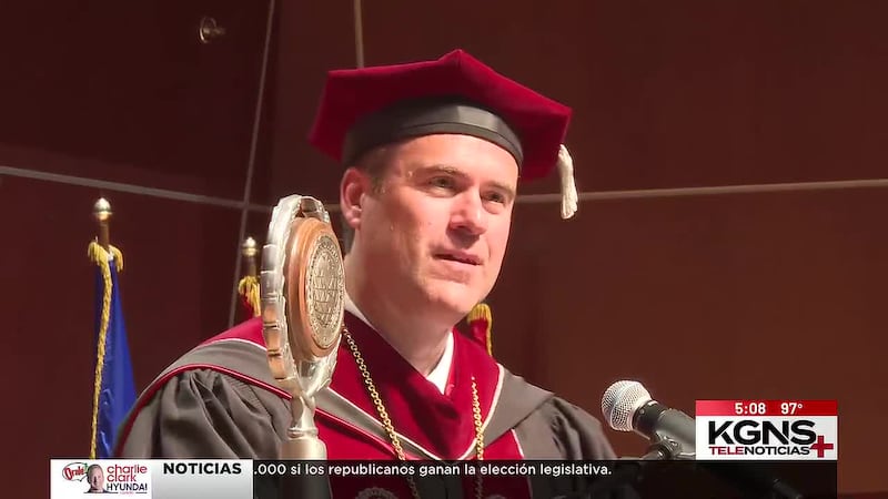 TAMIU celebra investidura de su nuevo presidente, Christopher Maynard