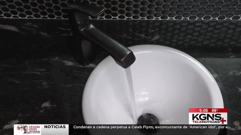 Aumenta el servicio de agua y drenaje en Laredo; residentes cuestionan el incremento y la calidad