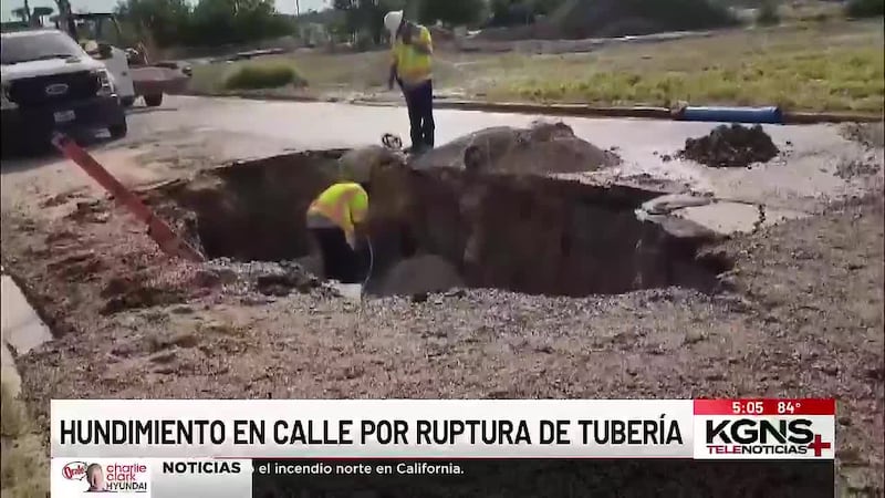 Hundimiento cierra calles en centro de Laredo