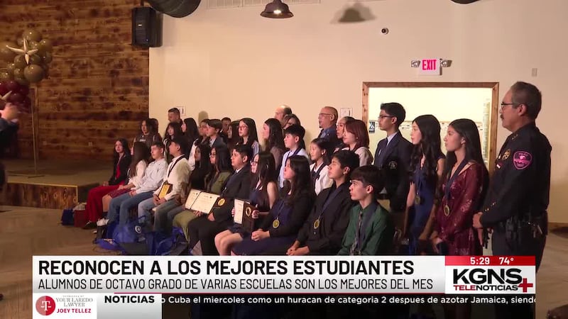 Reconocen a los mejores estudiantes de octavo grado de Laredo