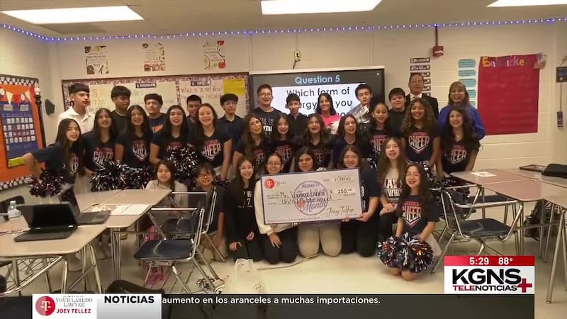 Verónica López es elegida como Maestra del Mes