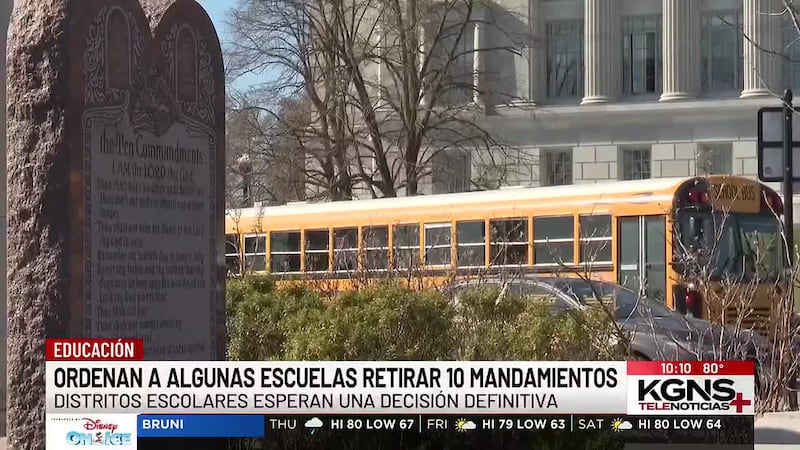 Ordenan a algunas escuelas de Texas retirar 10 Mandamientos de las aulas