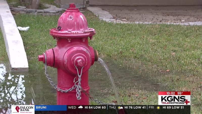 Residentes se quejan por tuberías rotas al norte de Laredo