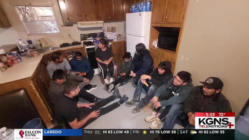 Encuentran 17 indocumentados en una casa de seguridad en Laredo