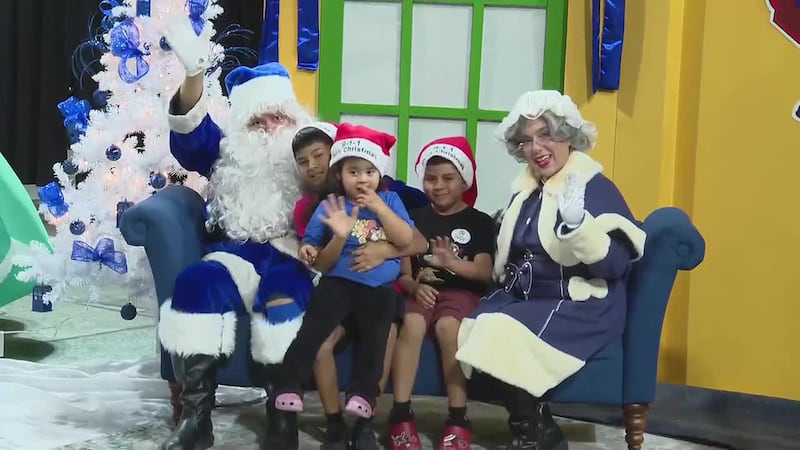 Reparten miles de juguetes en evento “Blue Santa”